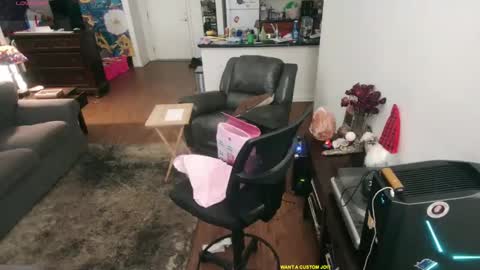 Snapshot of aliceliddell710 chatting on September 10, 7:03 pm Alice Liddell online show from September 10, 7:03 pm