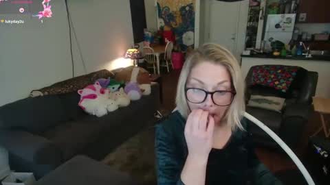 Snapshot of aliceliddell710 chatting on September 25, 7:39 pm Alice Liddell online show from September 25, 7:39 pm