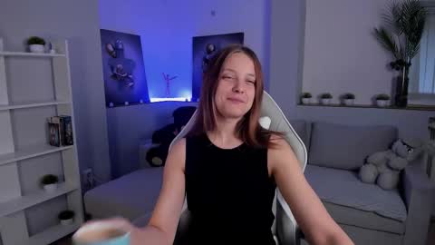 Snapshot of alicepill chatting on September 20, 2:01 am Alice online show from September 20, 2:01 am