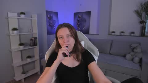 Snapshot of alicepill chatting on October 16, 2:12 am Alice online show from October 16, 2:12 am