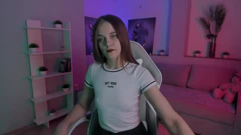 Snapshot of alicepill chatting on November 5, 2:11 am Alice online show from November 5, 2:11 am