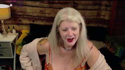 Alices Curiosity online show from December 6, 3:30 am