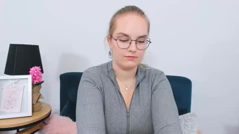 alicesensitive online show from September 15, 3:23 pm