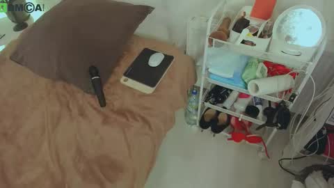 Snapshot of alicesweet11e chatting on October 4, 5:27 am alicesweet11e online show from October 4, 5:27 am