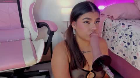 A L I C E  T H U N D E R online show from November 2, 4:15 am