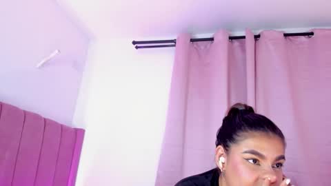 A L I C E  T H U N D E R online show from November 23, 4:23 am