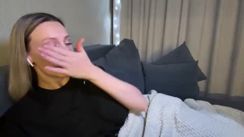 Alice online show from December 9, 9:58 pm