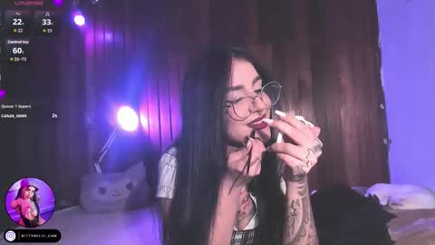 Snapshot of alicewoodville chatting on November 16, 5:24 am Alice online show from November 16, 5:24 am