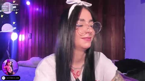 Snapshot of alicewoodville chatting on November 28, 1:41 am Alice online show from November 28, 1:41 am