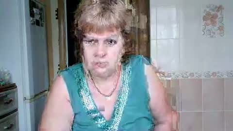 Snapshot of alicexmistress chatting on December 24, 12:00 pm Alicexmistress online show from December 24, 12:00 pm