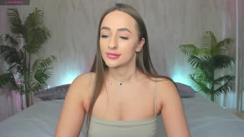 Mia online show from February 3, 1:52 am