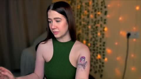 Snapshot of alicia_hines chatting on October 24, 10:39 pm Alicia online show from October 24, 10:39 pm