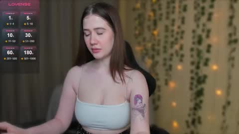 Snapshot of alicia_hines chatting on December 4, 7:33 pm Alicia online show from December 4, 7:33 pm