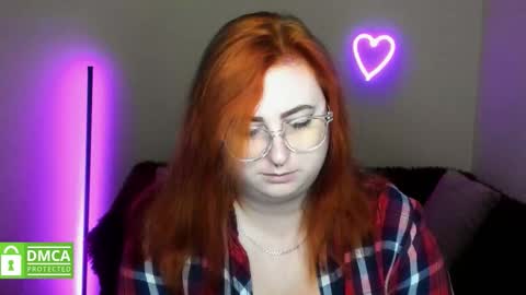 Snapshot of alicia_side_red chatting on September 30, 5:45 am Alicia online show from September 30, 5:45 am