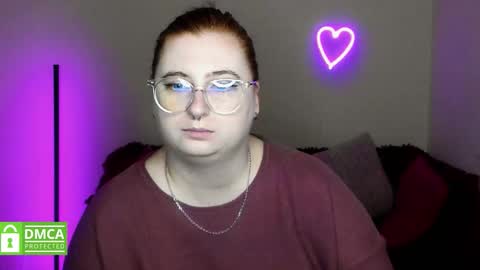 Snapshot of alicia_side_red chatting on October 6, 5:27 am Alicia online show from October 6, 5:27 am