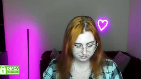 Snapshot of alicia_side_red chatting on October 20, 5:35 pm Alicia online show from October 20, 5:35 pm