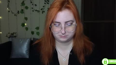 Snapshot of alicia_side_red chatting on November 30, 6:39 am Alicia online show from November 30, 6:39 am