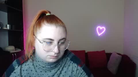 Snapshot of aliciaaared_kis chatting on November 14, 6:34 am Alicia online show from November 14, 6:34 am