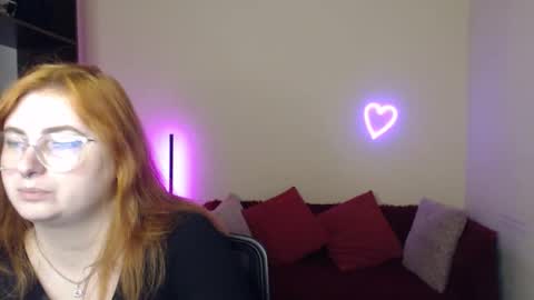 Snapshot of aliciaaared_kis chatting on November 19, 6:35 am Alicia online show from November 19, 6:35 am