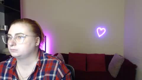 Snapshot of aliciaaared_kis chatting on November 20, 12:27 pm Alicia online show from November 20, 12:27 pm