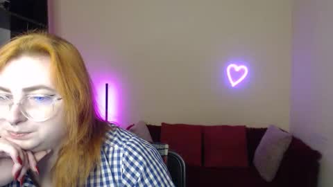 Snapshot of aliciaaared_kis chatting on November 21, 6:34 am Alicia online show from November 21, 6:34 am