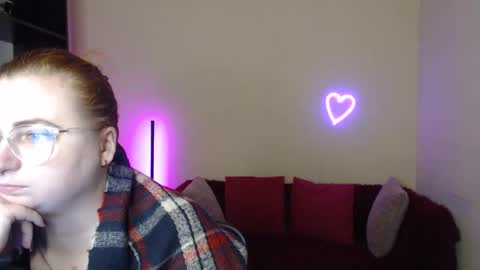 Snapshot of aliciaaared_kis chatting on November 22, 7:18 am Alicia online show from November 22, 7:18 am