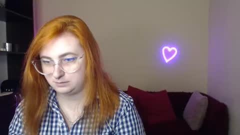 Snapshot of aliciaaared_kis chatting on December 5, 6:44 am Alicia online show from December 5, 6:44 am