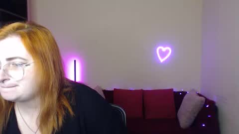 Snapshot of aliciaaared_kis chatting on December 14, 6:41 am Alicia online show from December 14, 6:41 am