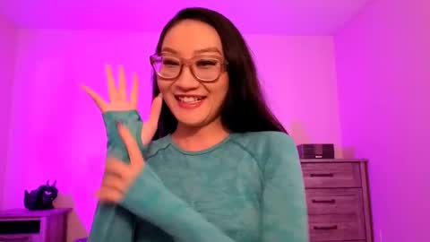 Snapshot of aliciaz3 chatting on October 5, 5:22 pm Alicia Hebi online show from October 5, 5:22 pm