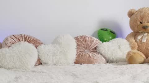 Snapshot of alieness chatting on November 28, 4:53 pm Alieness Ivy online show from November 28, 4:53 pm