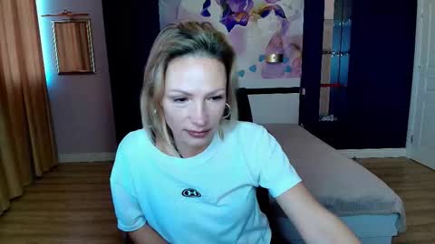 AlinaMoor online show from October 25, 6:10 am