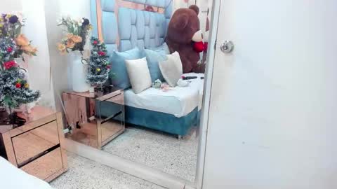 alinamoretz online show from December 17, 2:50 am