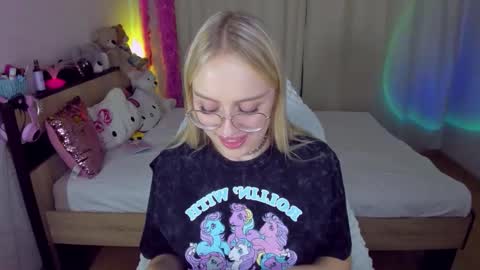 alinaocean online show from October 18, 7:36 pm