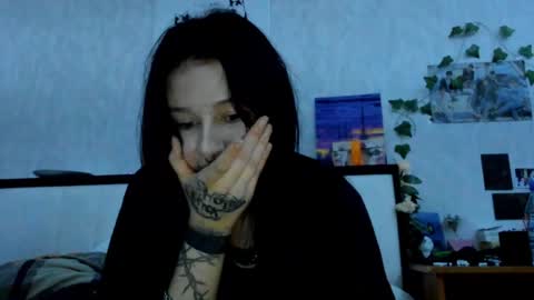 Aline Greeeen online show from December 7, 4:36 pm