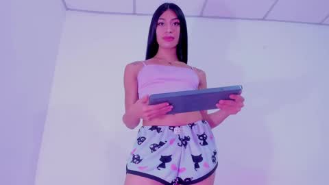 Alisia online show from December 3, 2:05 pm