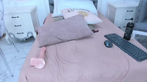 Snapshot of alison_carde05 chatting on September 15, 7:47 pm Alison online show from September 15, 7:47 pm