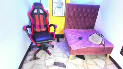 ALISON MOON online show from November 5, 11:10 am