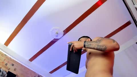 Snapshot of alison_thomas1 chatting on December 20, 6:13 pm alison online show from December 20, 6:13 pm