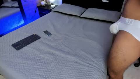 Snapshot of alison_thomas1 chatting on December 24, 2:54 pm alison online show from December 24, 2:54 pm