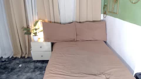 hotty online show from December 2, 8:52 am