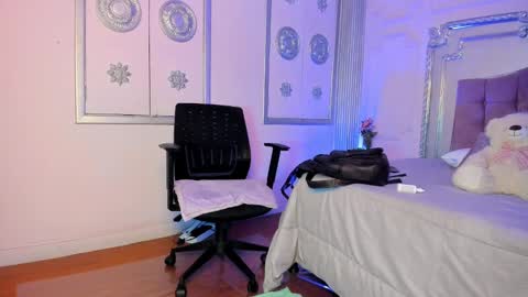 Alison Fishert online show from December 31, 11:42 am