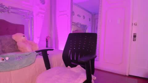 Alison Fishert online show from January 4, 12:05 pm