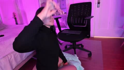 Alison Fishert online show from January 21, 2:59 pm