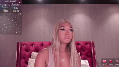 Snapshot of alisoon_moon chatting on December 14, 10:13 am Alison Moon online show from December 14, 10:13 am