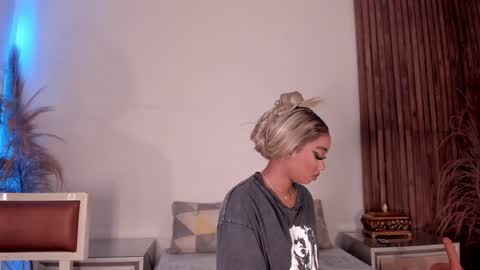 Snapshot of alisoon_moon chatting on January 18, 10:17 am Alison Moon online show from January 18, 10:17 am