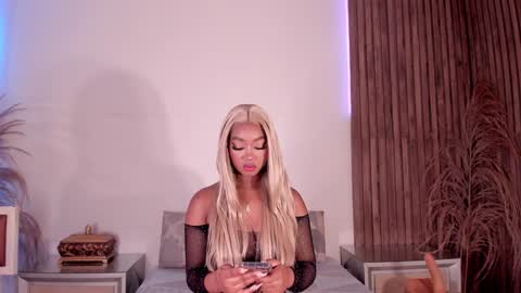 Snapshot of alisoon_moon chatting on February 4, 10:32 am Alison Moon online show from February 4, 10:32 am