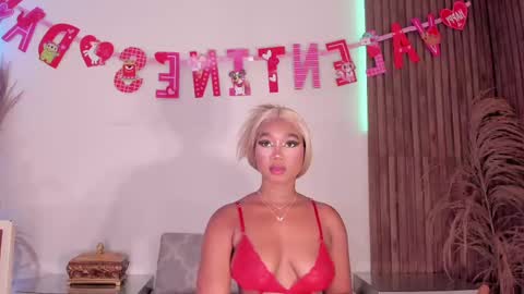 Snapshot of alisoon_moon chatting on February 21, 10:28 am Alison Moon online show from February 21, 10:28 am