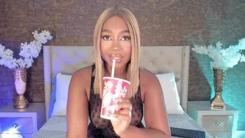 Snapshot of alisoon_moon chatting on September 8, 10:42 pm Alison Moon online show from September 8, 10:42 pm