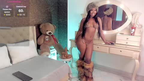 Snapshot of alisoon_moon chatting on October 1, 11:00 pm Alison Moon online show from October 1, 11:00 pm