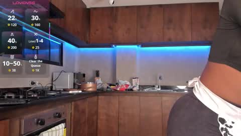 Snapshot of alisoon_moon chatting on October 17, 11:07 pm Alison Moon online show from October 17, 11:07 pm